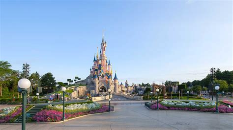 disneyland paris central plaza